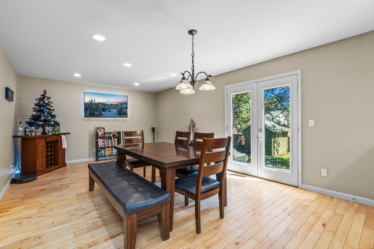Photo of 988 SE Sunwood Court 7 of 29
