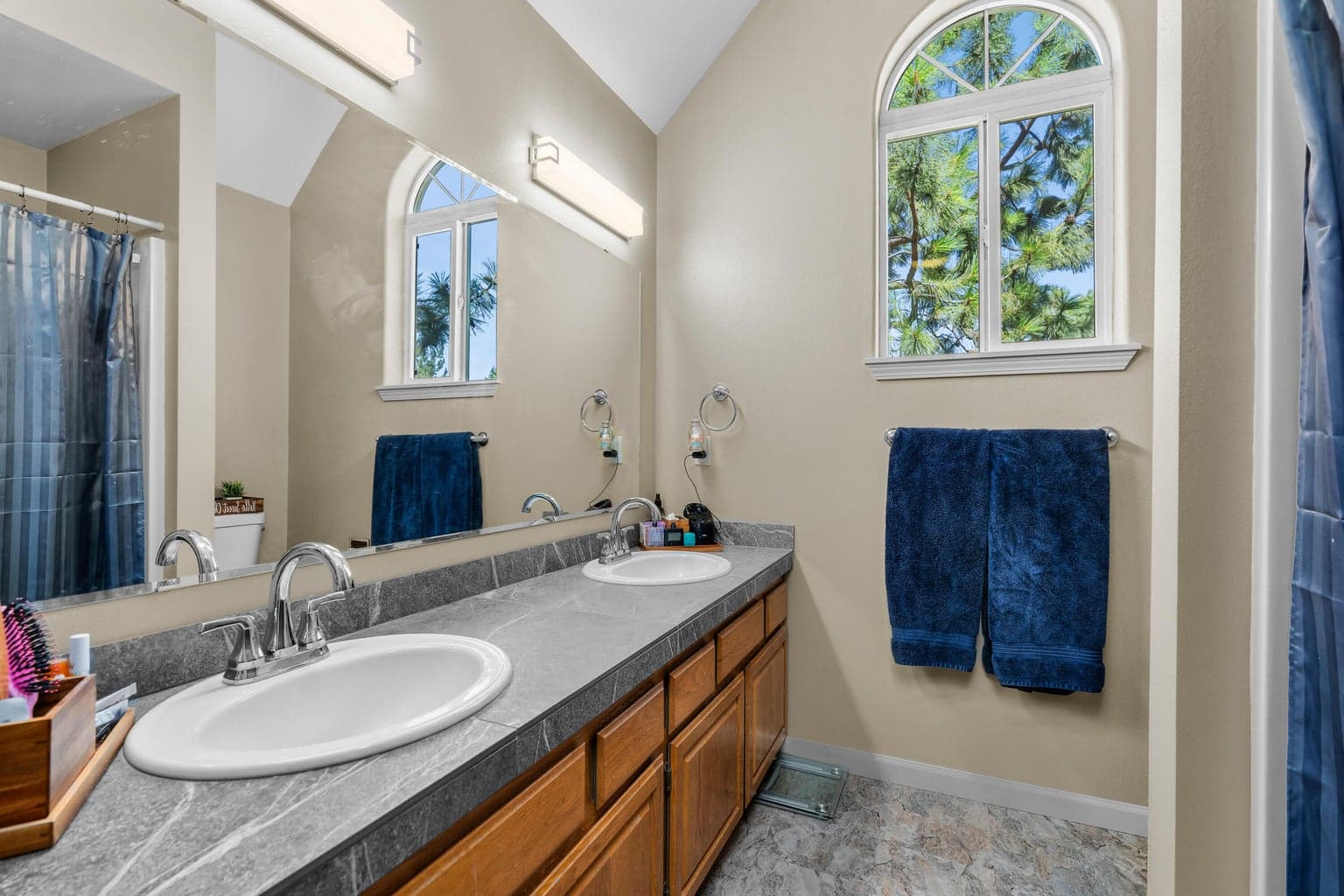 Photo of 988 SE Sunwood Court 12 of 29