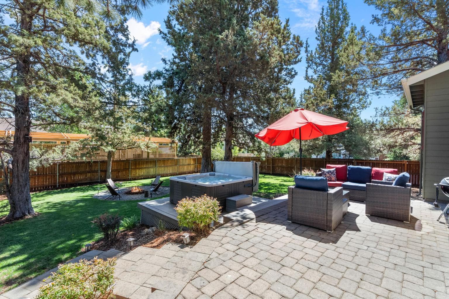 Photo of 988 SE Sunwood Court 13 of 29