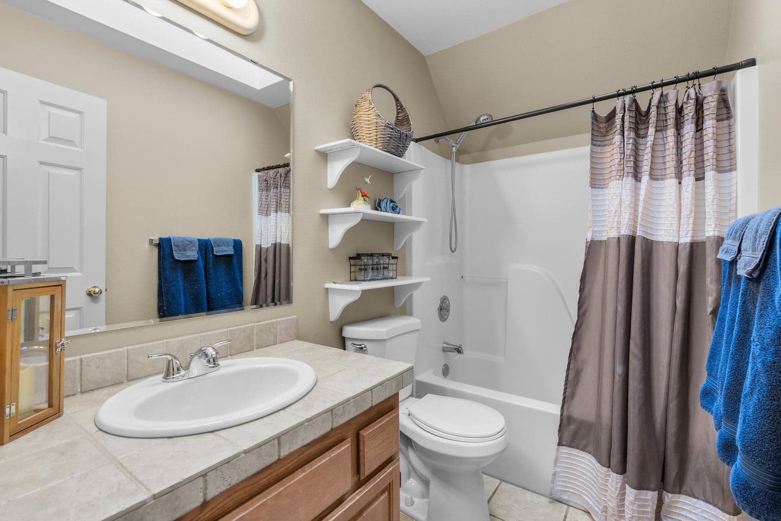 Photo of 988 SE Sunwood Court 22 of 29