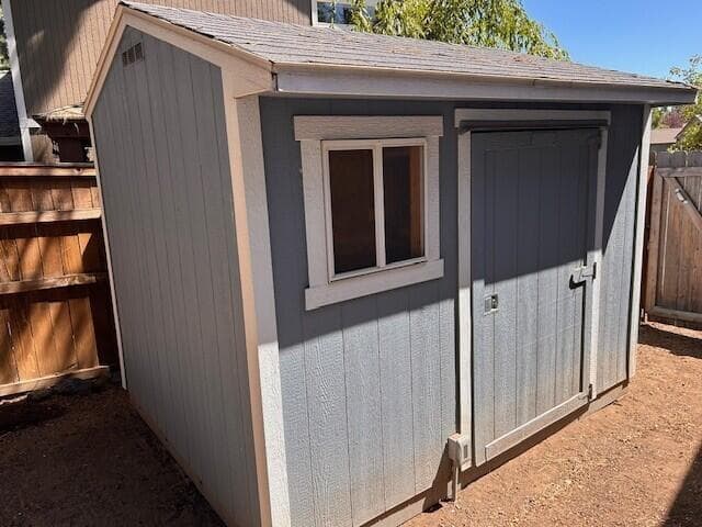 Shop/shed with electrical