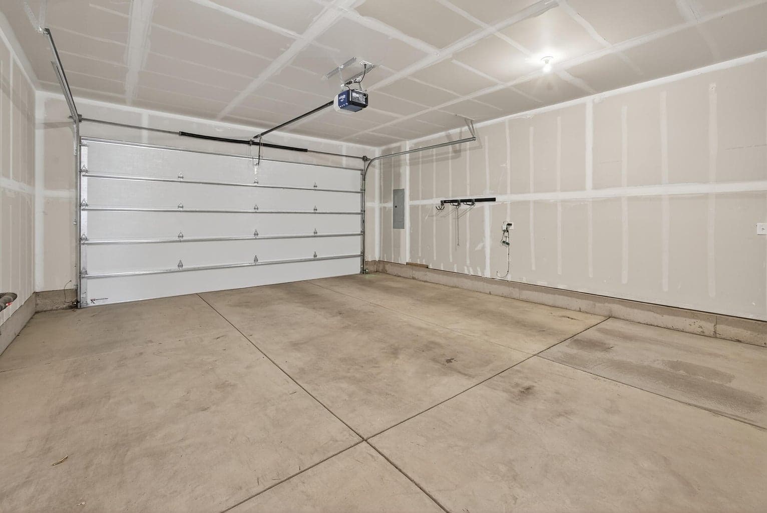 Photo of 2443 NW Ivy Way 23 of 33