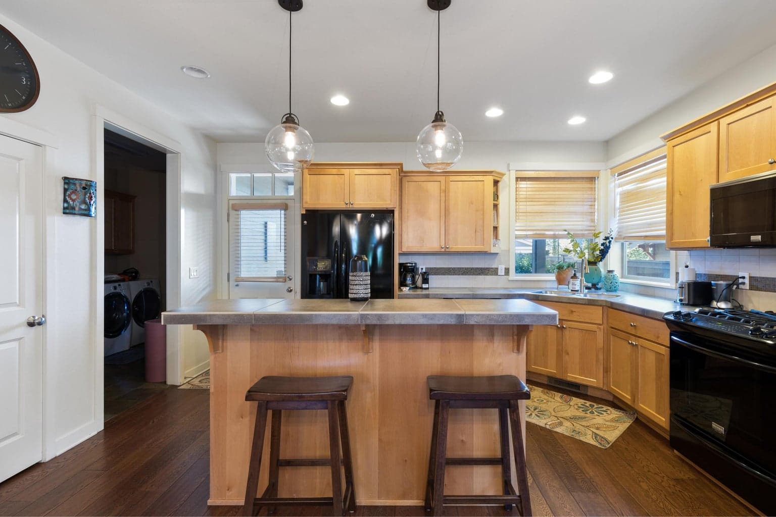 Photo of 2153 NW Clearwater Drive 11 of 26