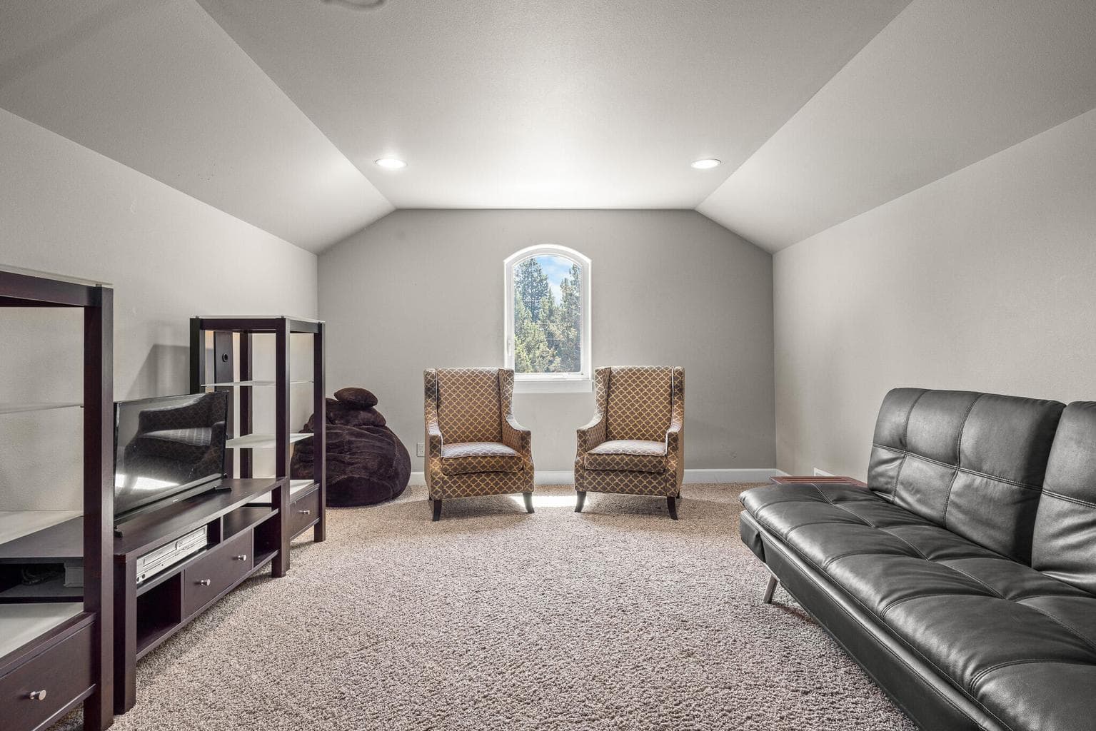 Photo of 21130 Country Squire Road 39 of 52