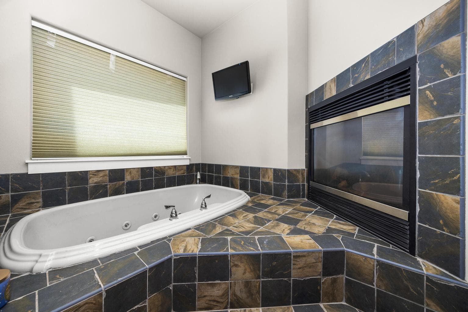 Photo of 21130 Country Squire Road 31 of 52