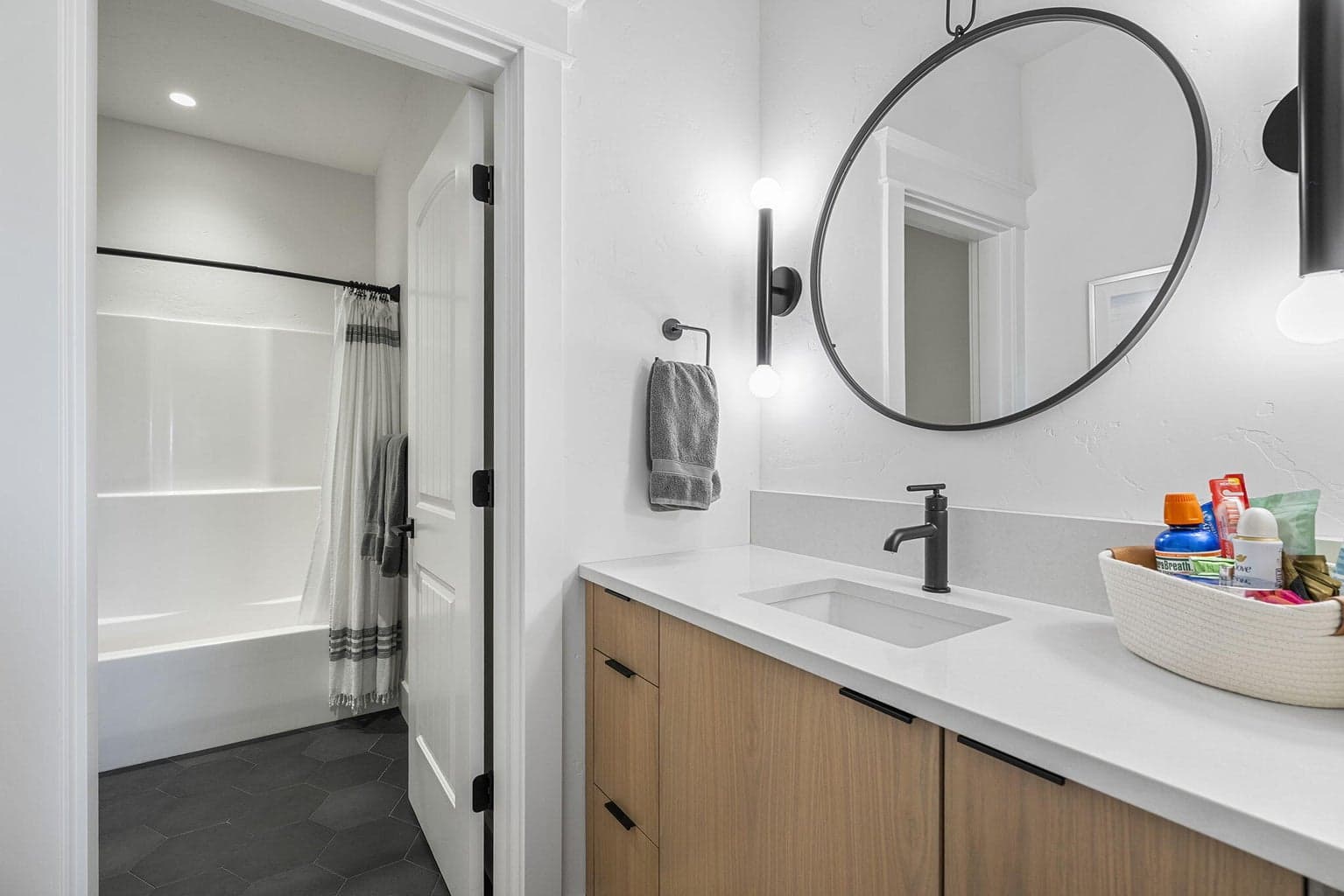 Upper level en suite