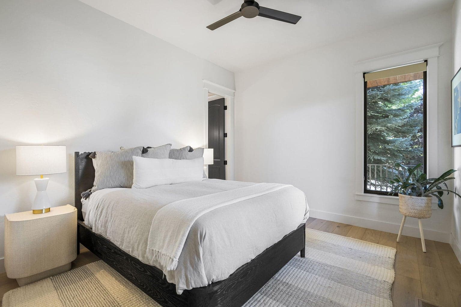 Lower level bedroom with en suite bath