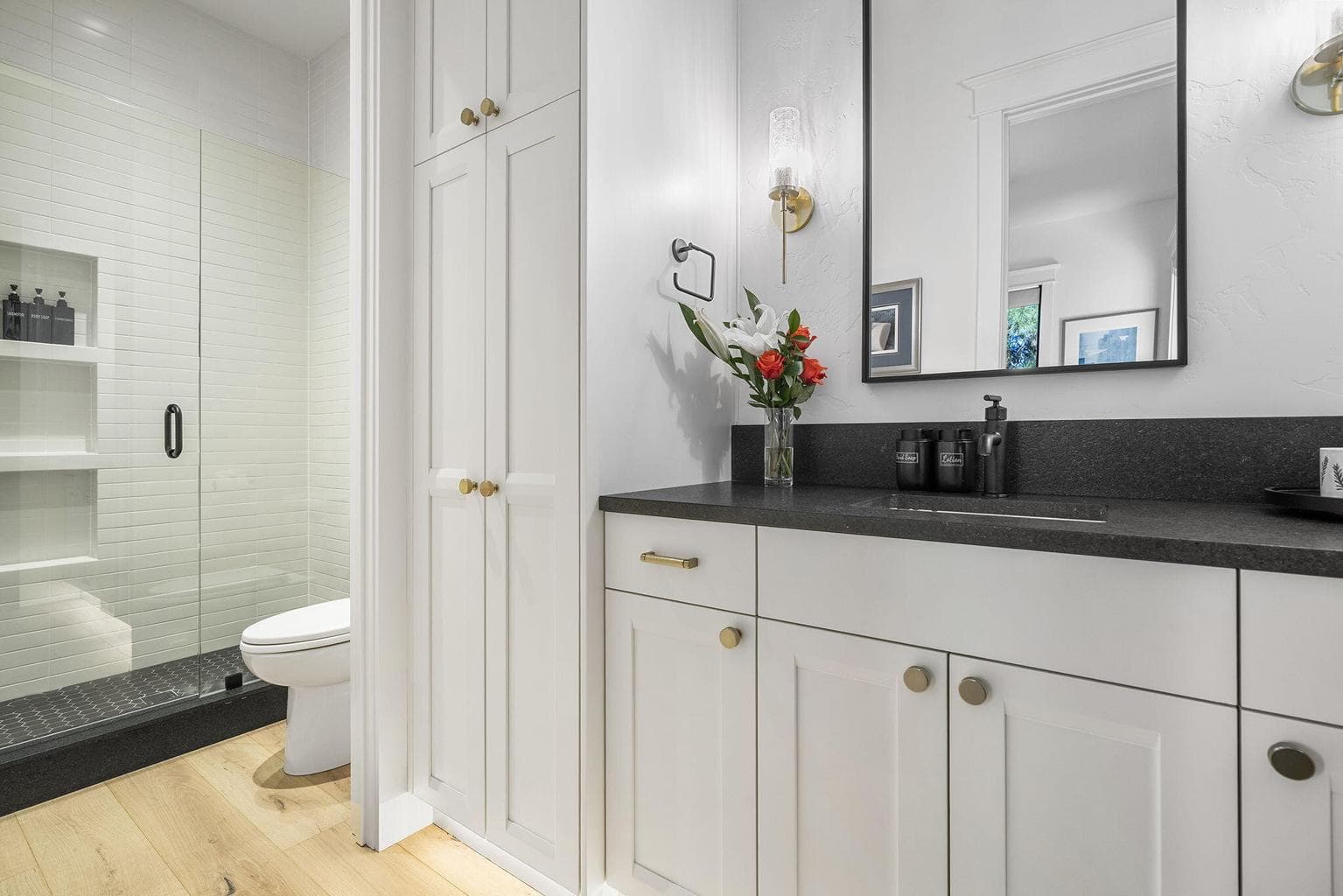 Lower level en suite bath