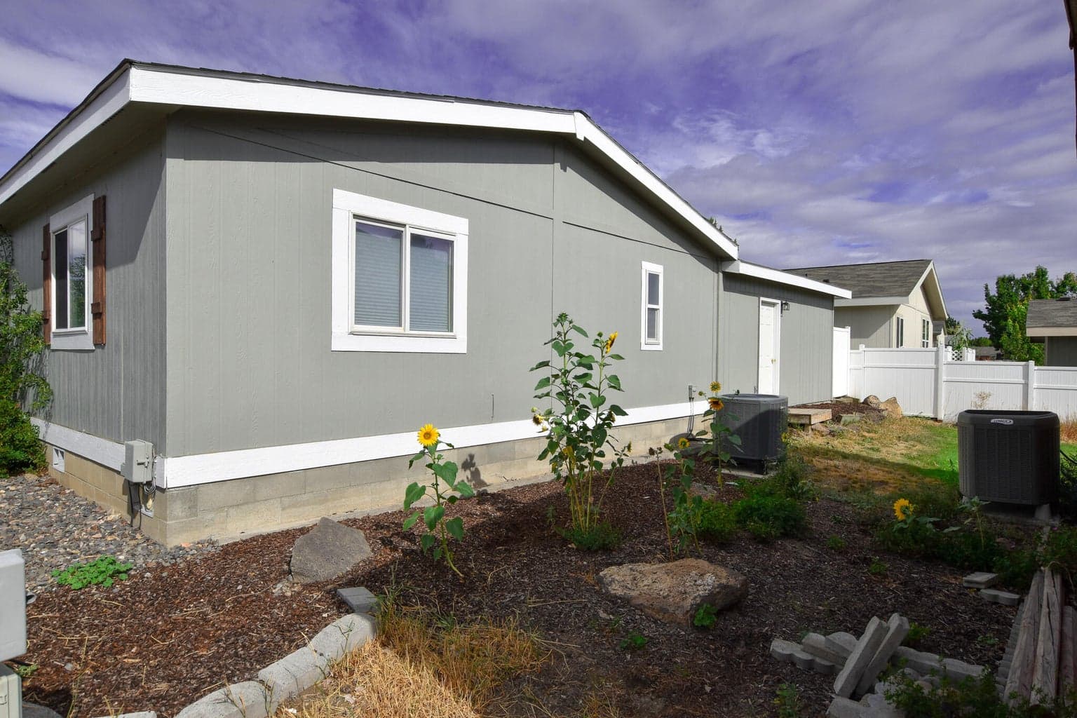 Photo of 2447 SW Mariposa Loop 22 of 26