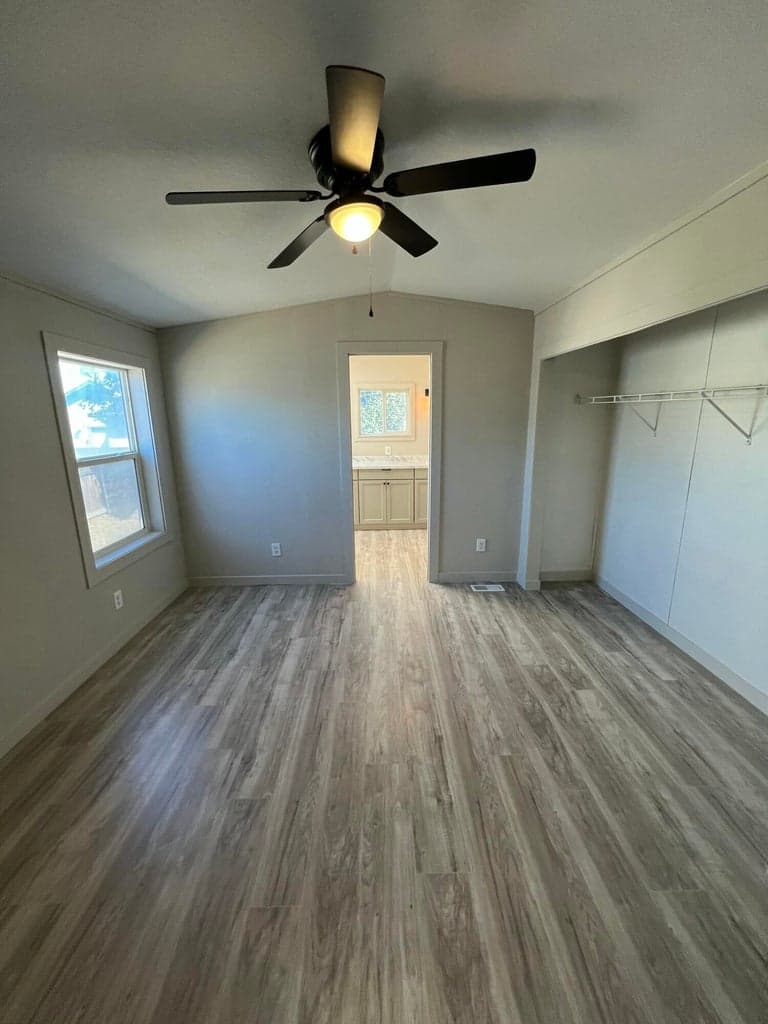 Photo of 1201 SW 28th Street 8 of 21
