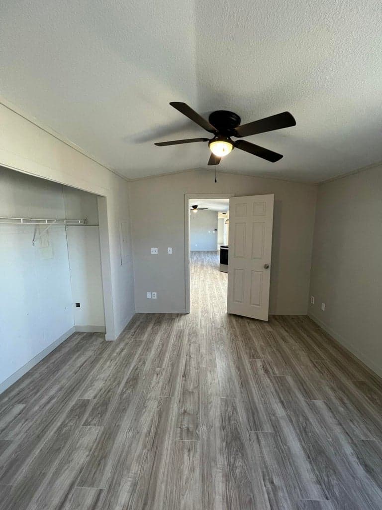 Photo of 1201 SW 28th Street 7 of 21