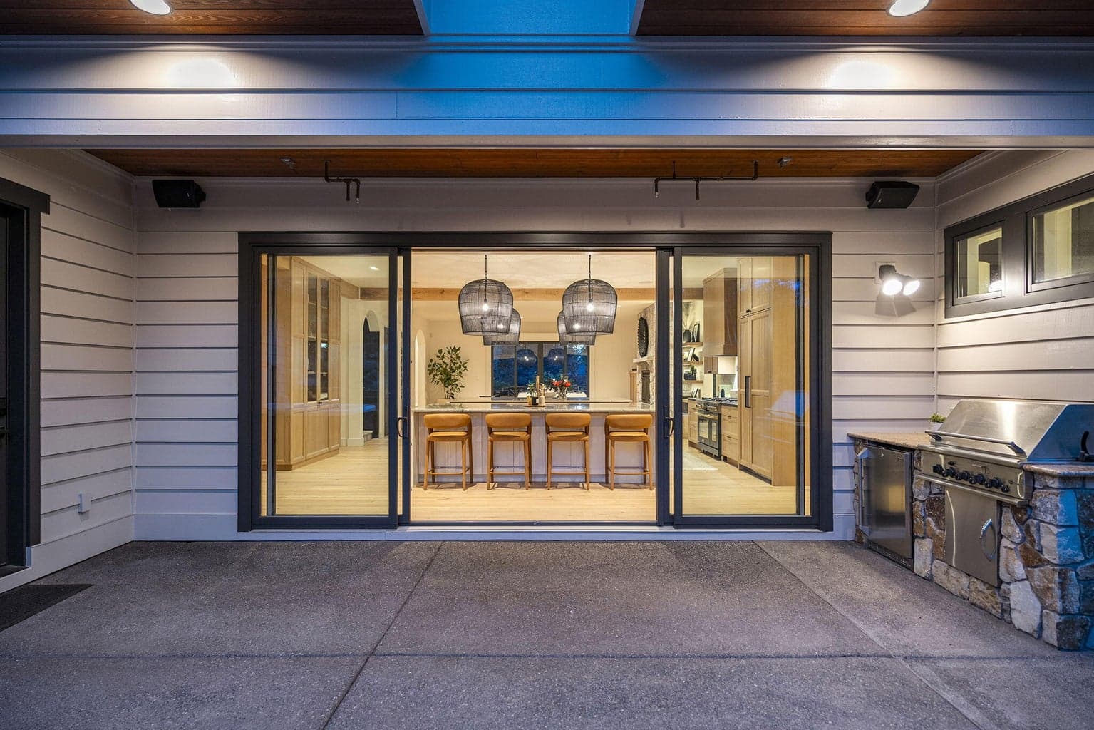 Outdoor to indoor parties welcome! Notice built in grill and beverage fridge!