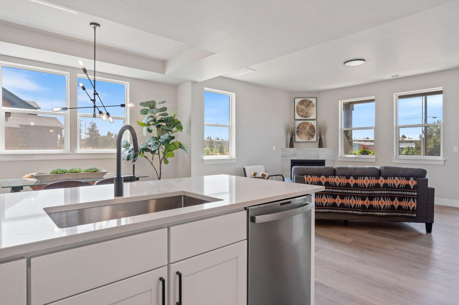 Photo of 20526 NE Empire Avenue 7 of 34