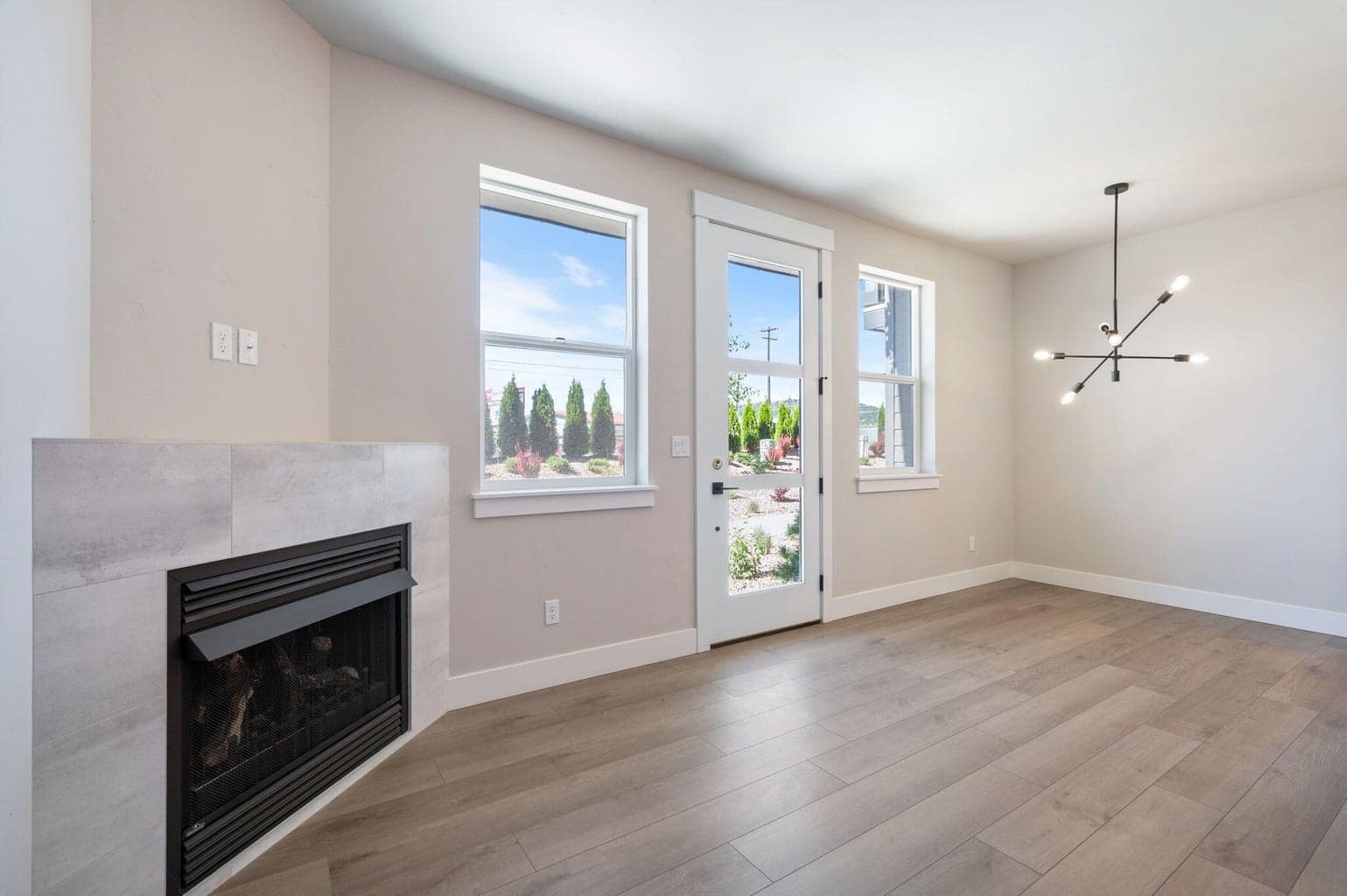 Photo of 20518 Empire 3 of 28