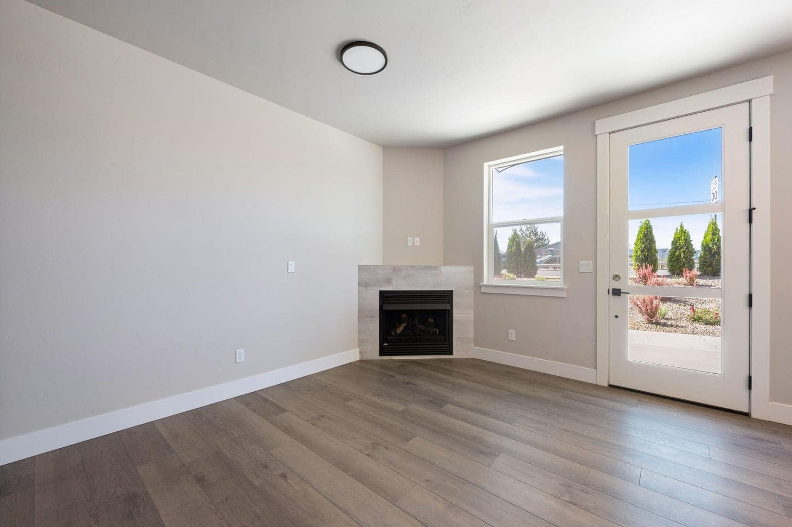 Photo of 20518 Empire 2 of 28