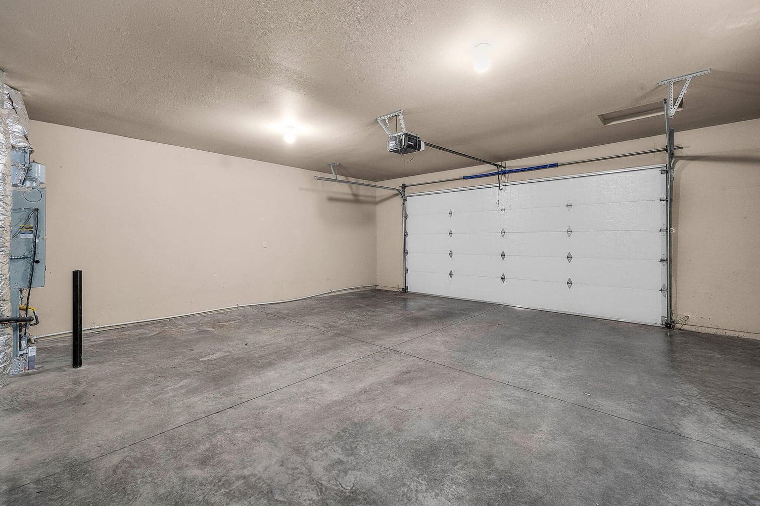 Large 2-Car Garage