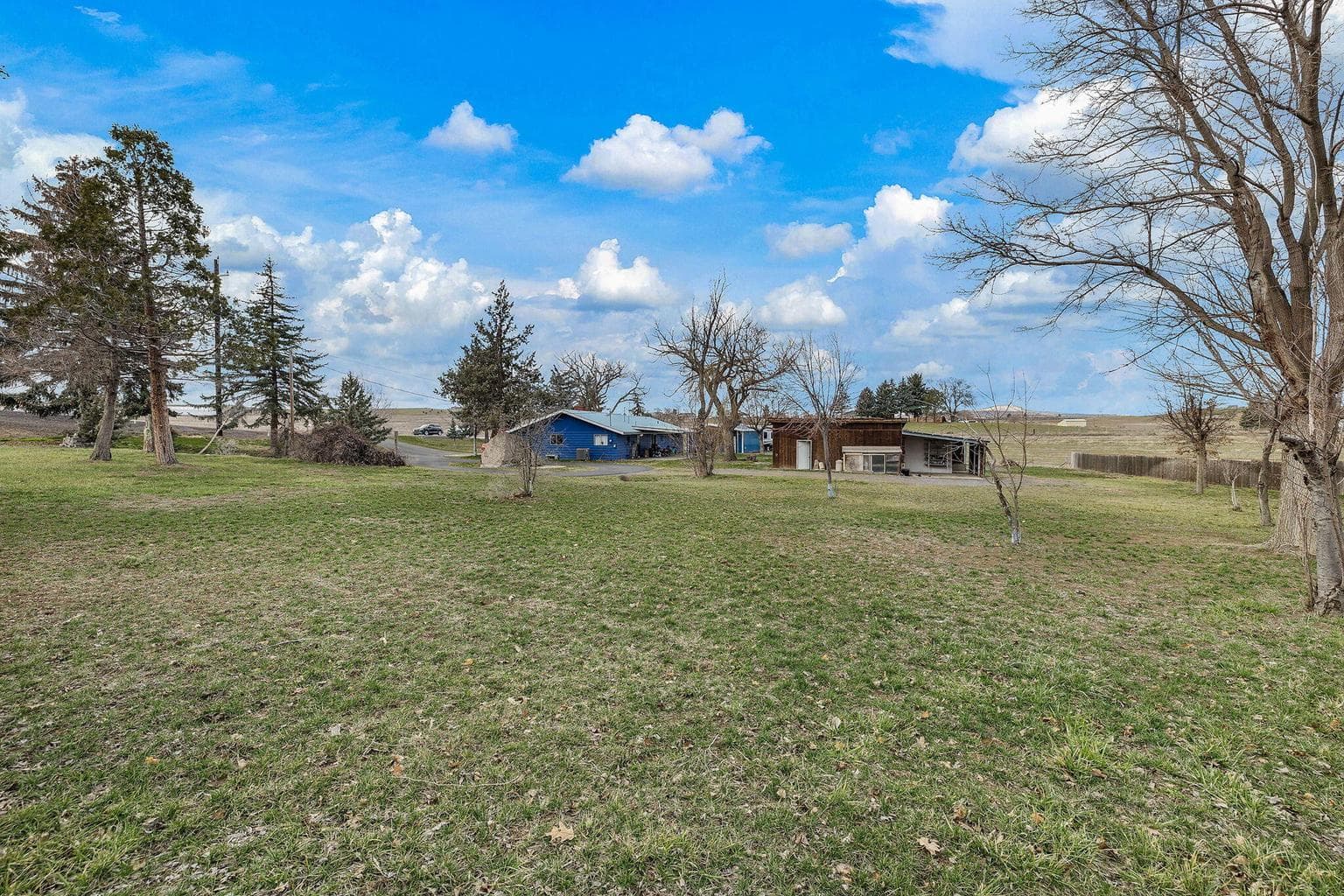 Photo of 940 SW Dover Lane 25 of 41