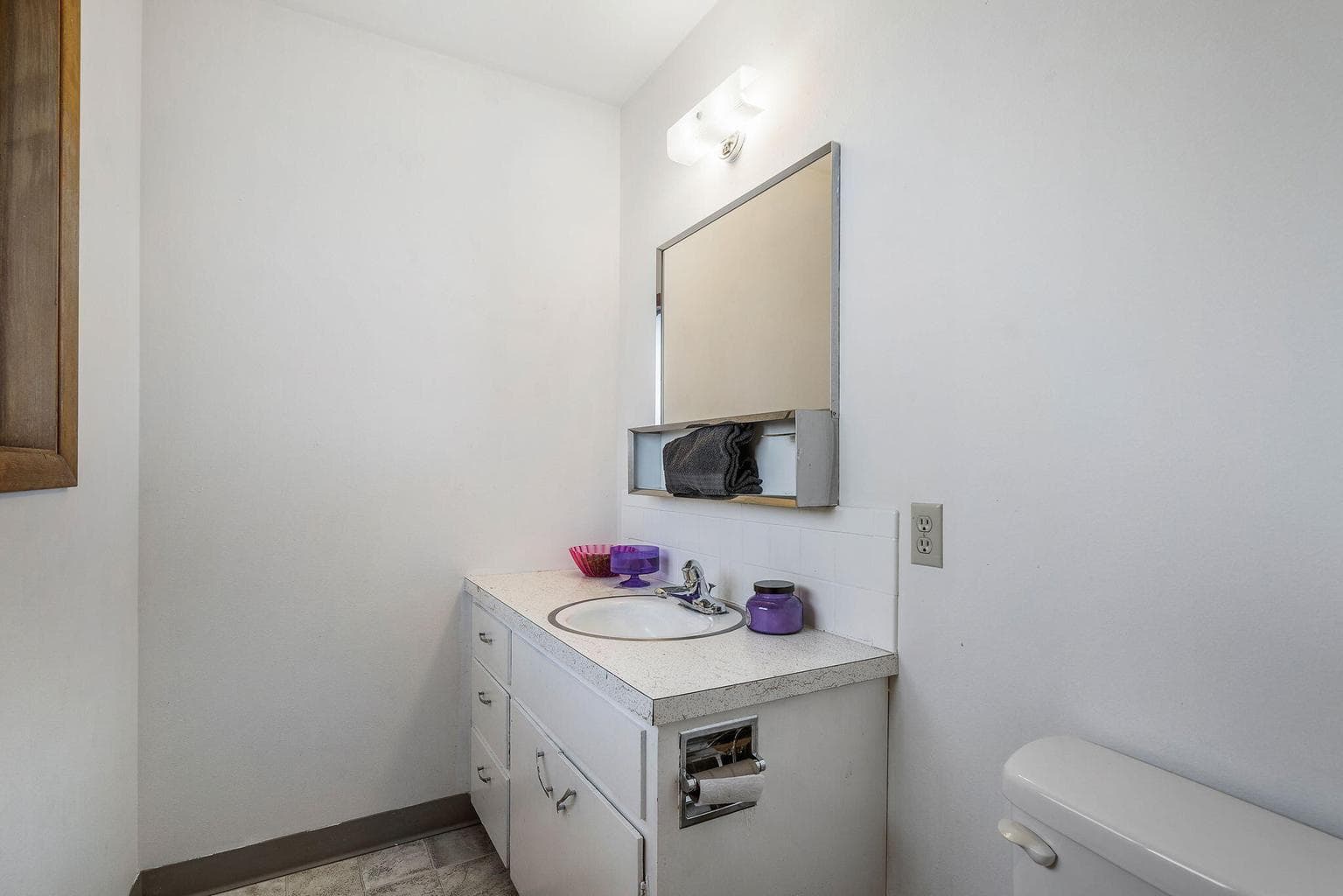 Photo of 940 SW Dover Lane 13 of 41