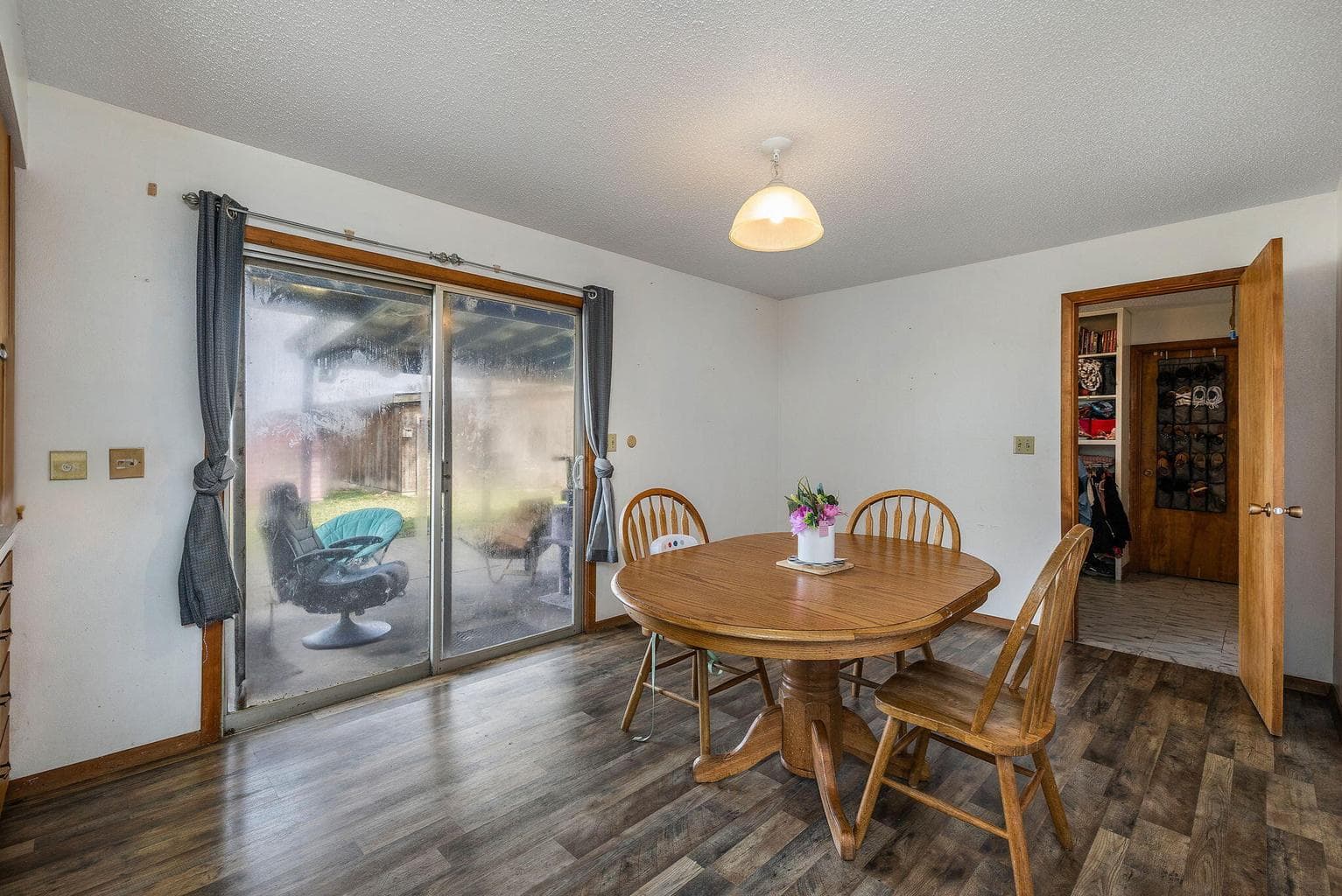 Photo of 940 SW Dover Lane 10 of 41