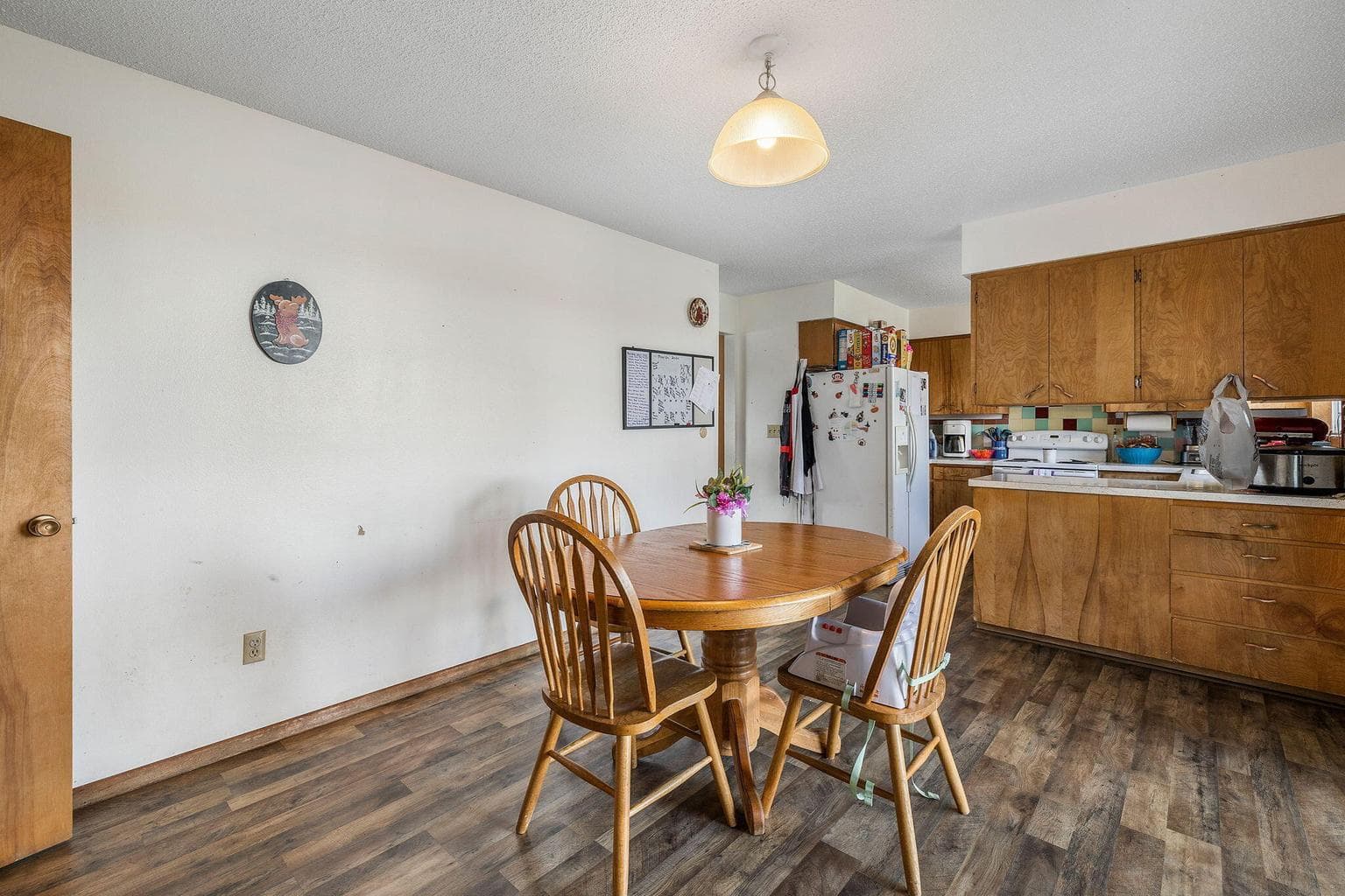 Photo of 940 SW Dover Lane 9 of 41