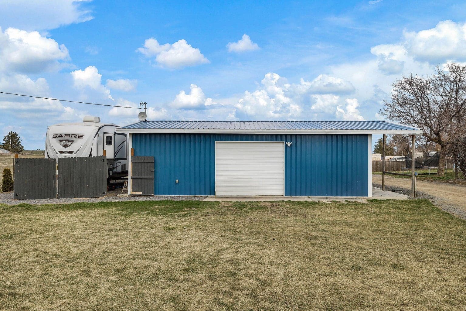 Photo of 940 SW Dover Lane 19 of 41