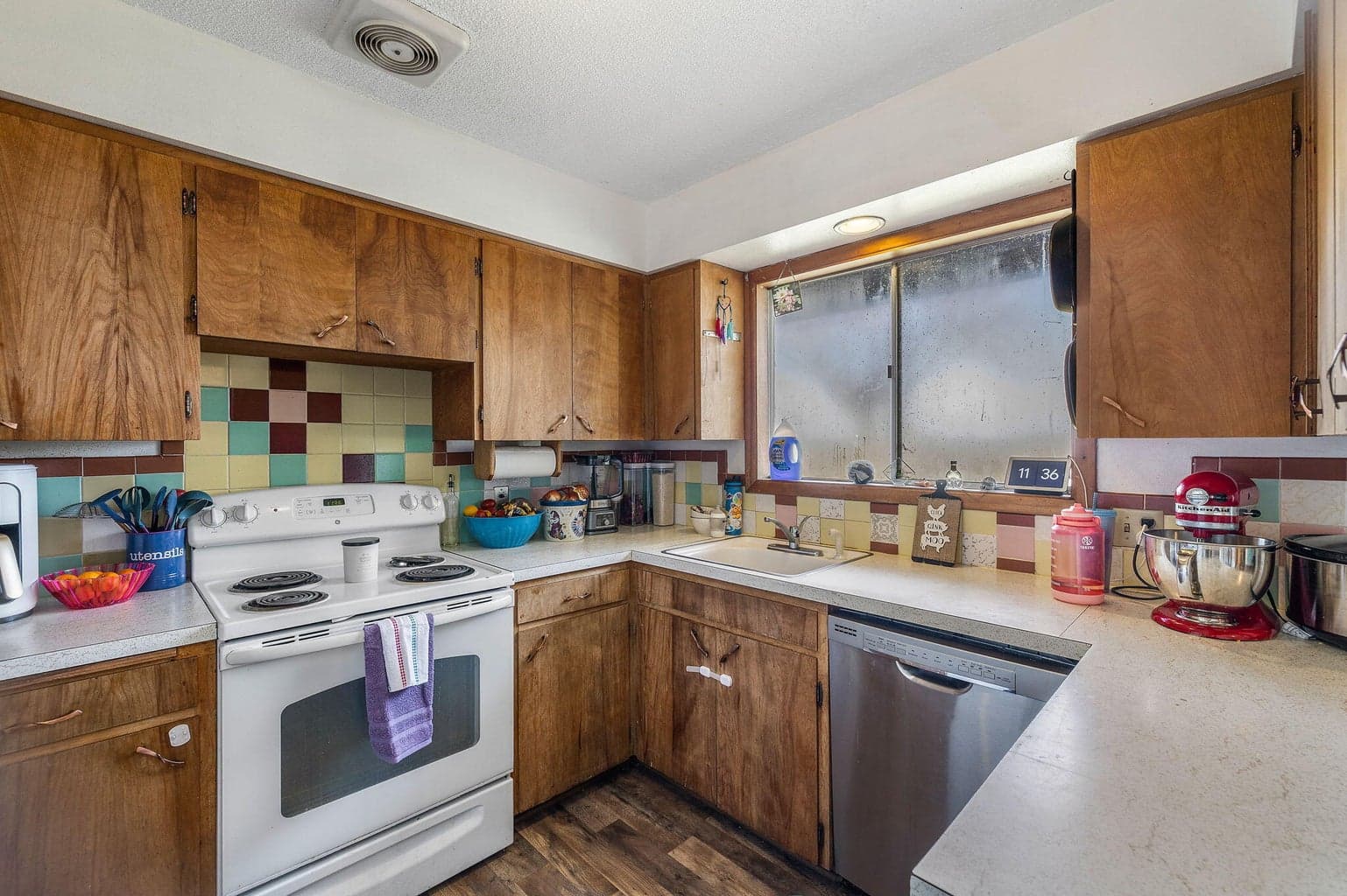 Photo of 940 SW Dover Lane 8 of 41