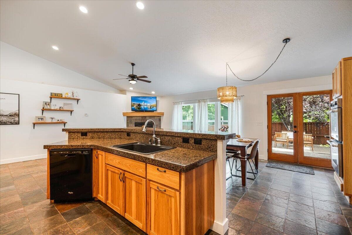 Photo of 20881 Top Knot Lane 9 of 32