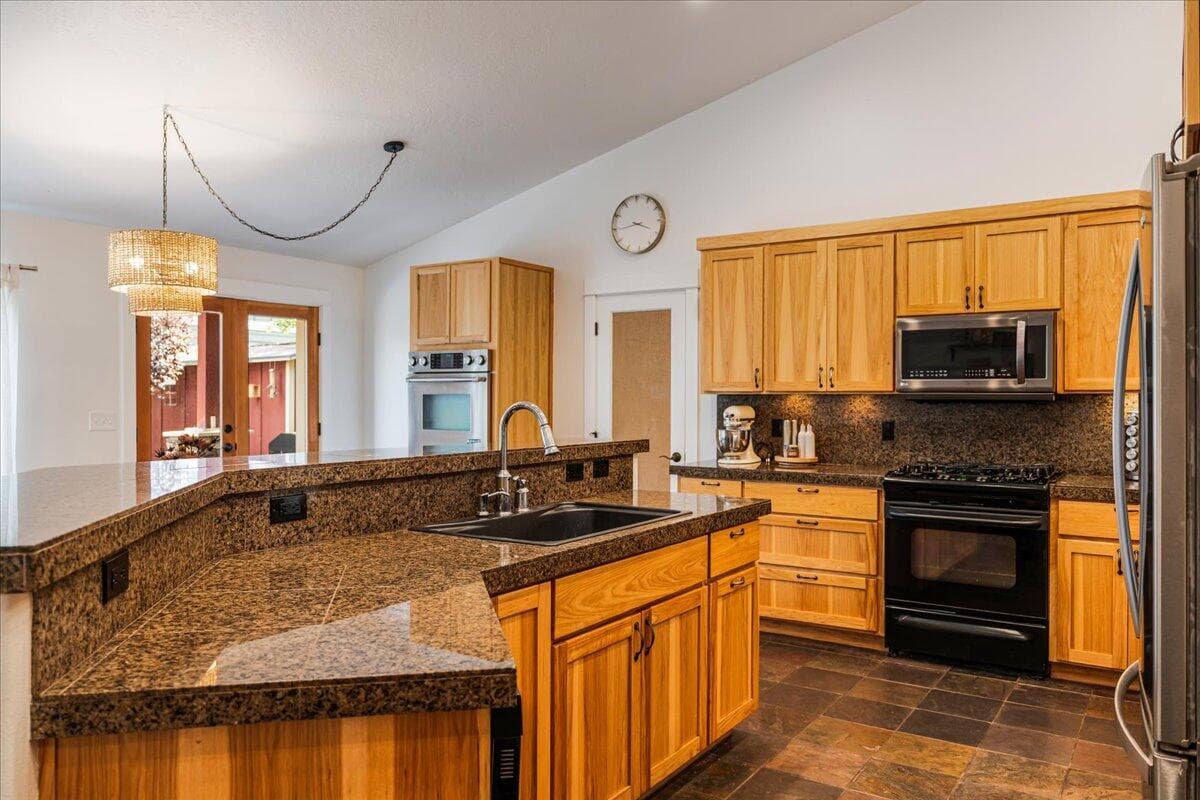 Photo of 20881 Top Knot Lane 8 of 32