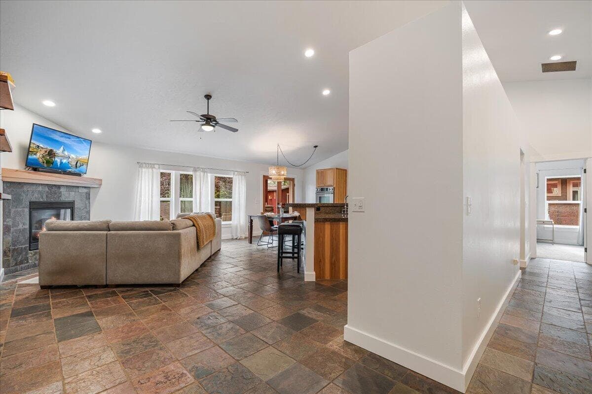 Photo of 20881 Top Knot Lane 7 of 32