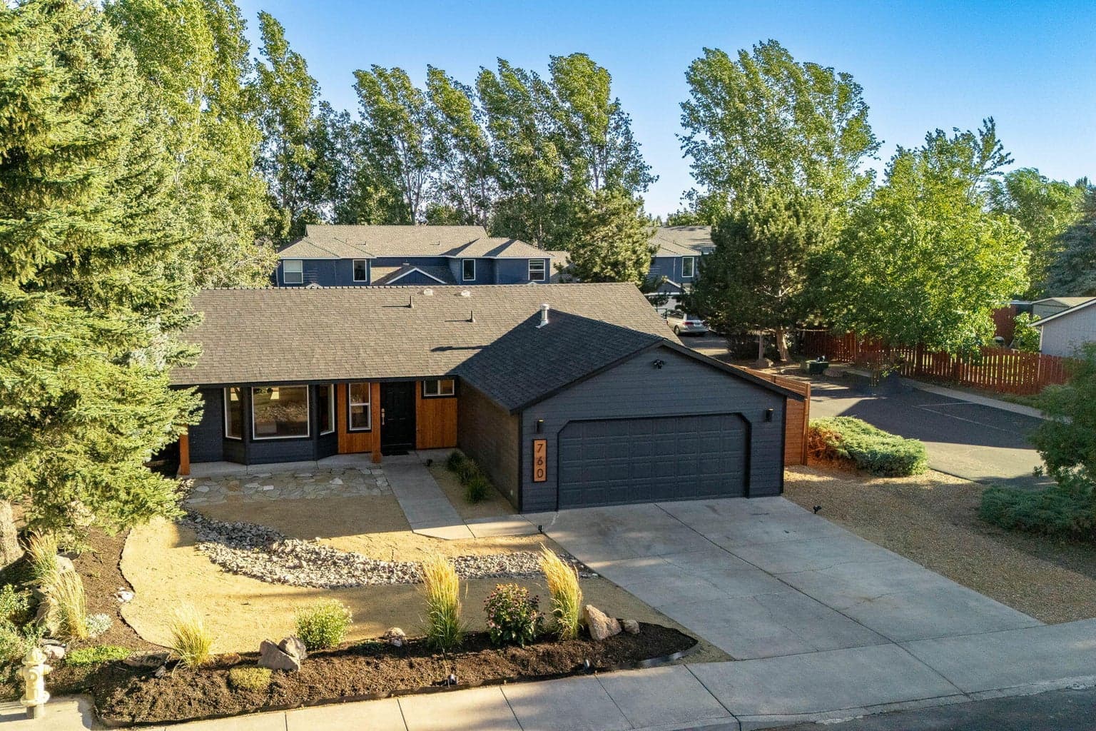 Photo of 760 NE Oak Place 9 of 39