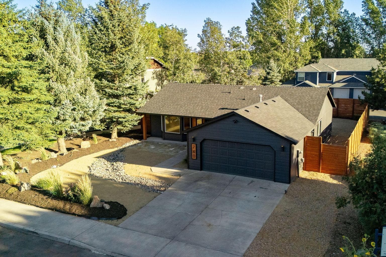 Photo of 760 NE Oak Place 11 of 39