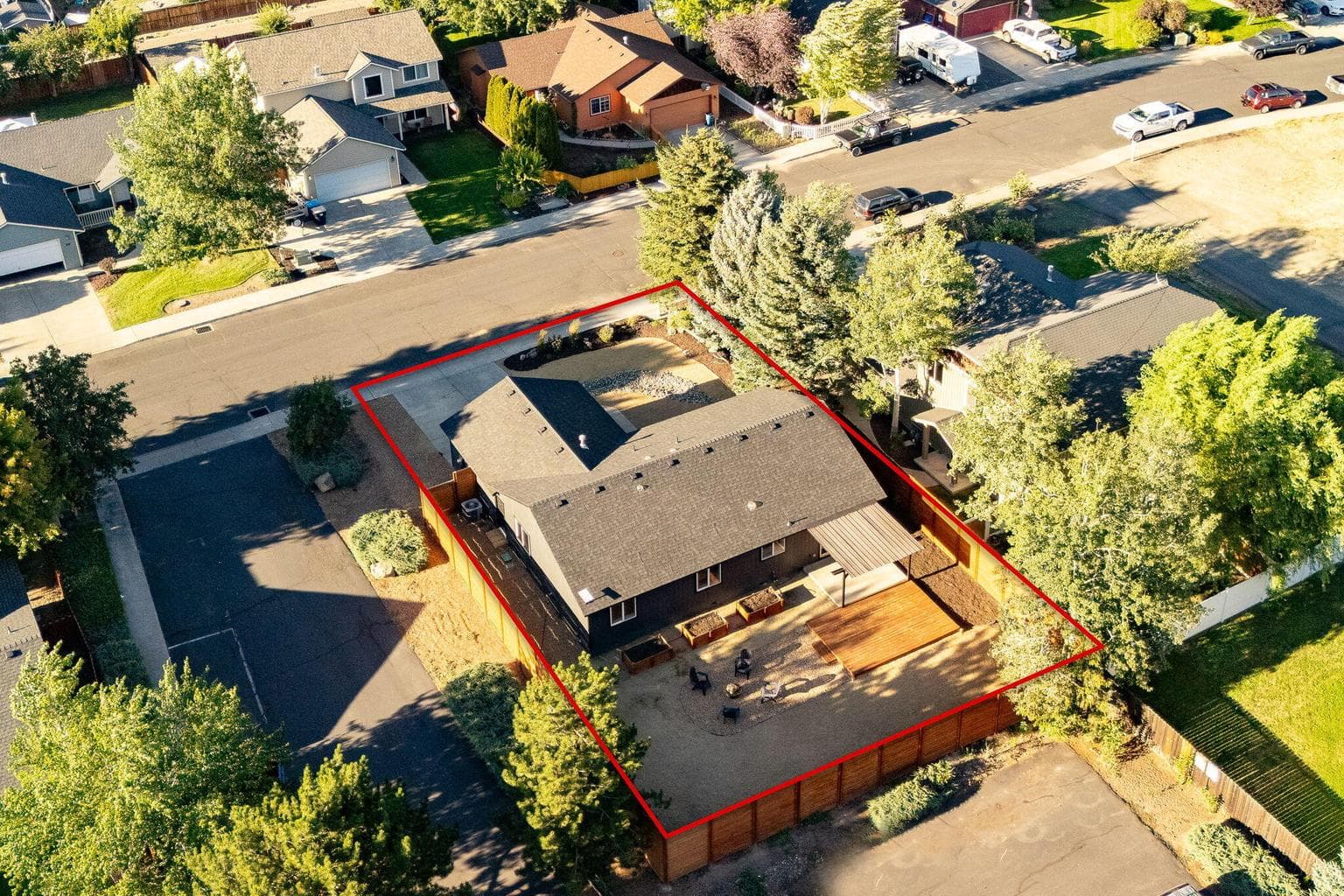 Photo of 760 NE Oak Place 13 of 39