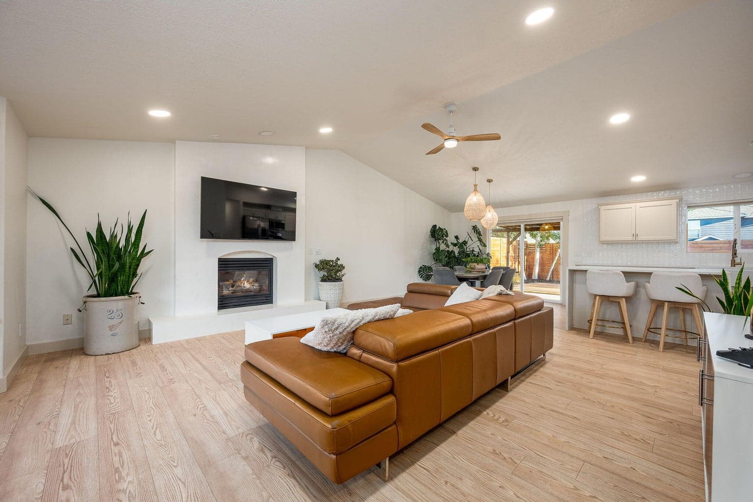 Photo of 760 NE Oak Place 15 of 39