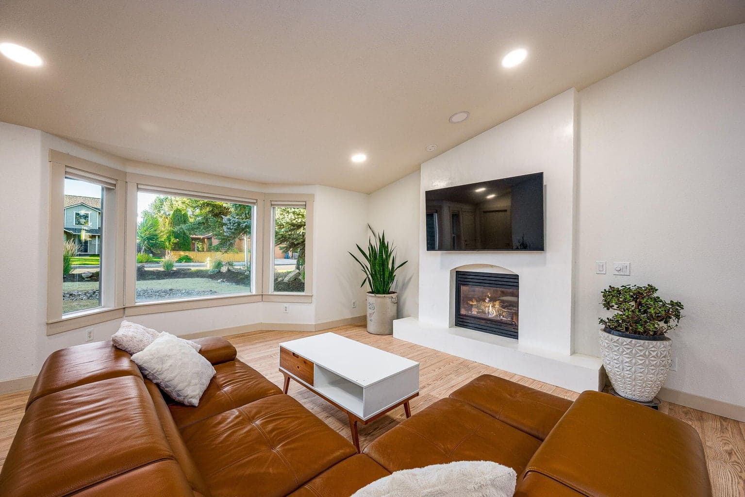 Photo of 760 NE Oak Place 18 of 39