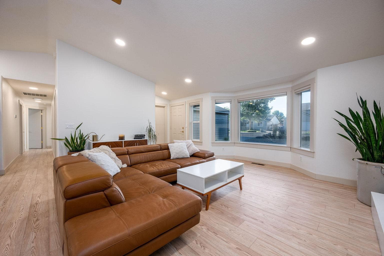 Photo of 760 NE Oak Place 19 of 39