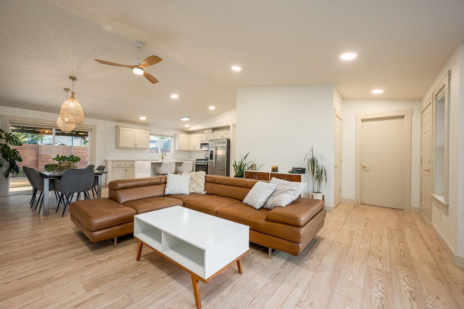 Photo of 760 NE Oak Place 20 of 39