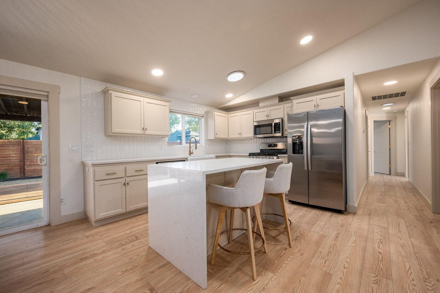 Photo of 760 NE Oak Place 24 of 39