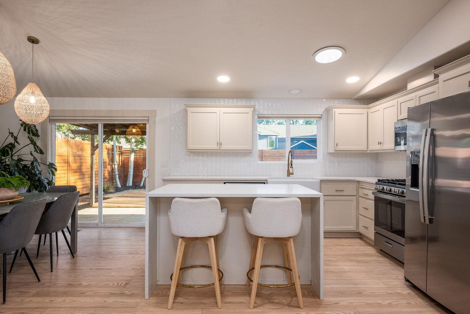 Photo of 760 NE Oak Place 25 of 39