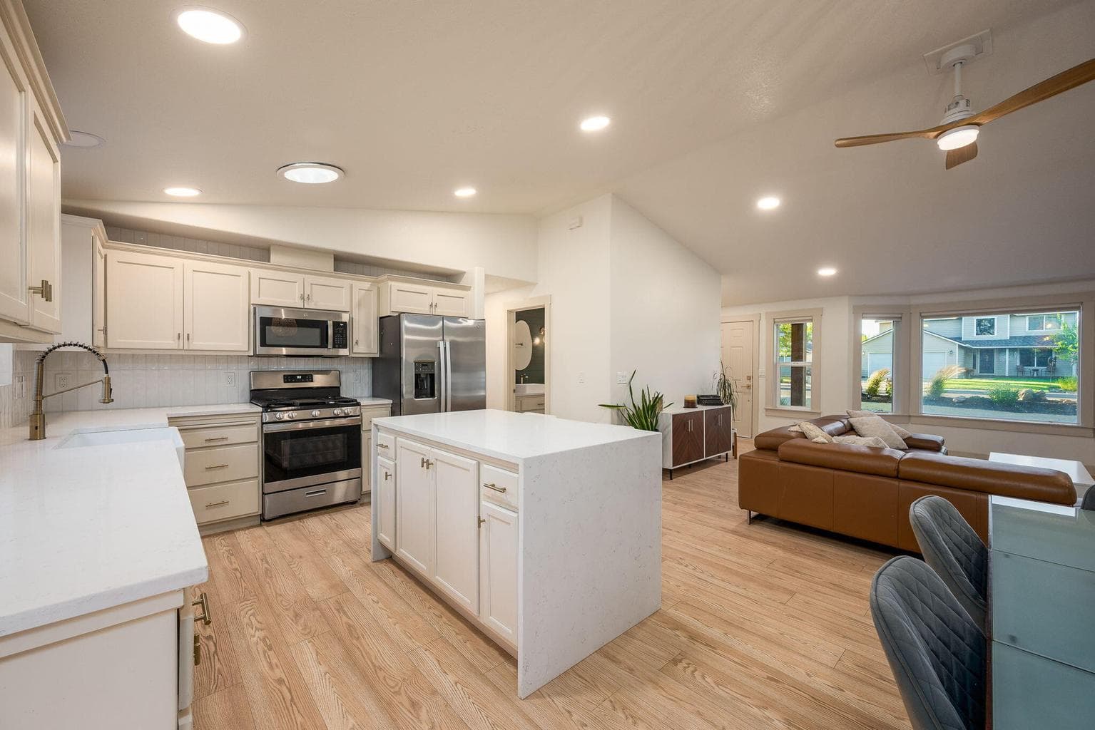 Photo of 760 NE Oak Place 26 of 39