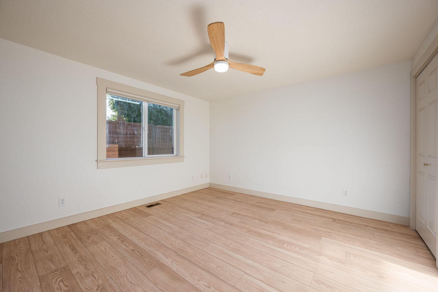 Photo of 760 NE Oak Place 29 of 39