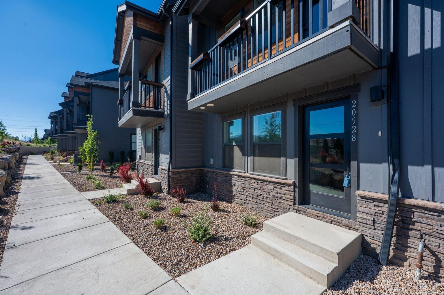 Photo of 20528 Empire Avenue 2 of 36