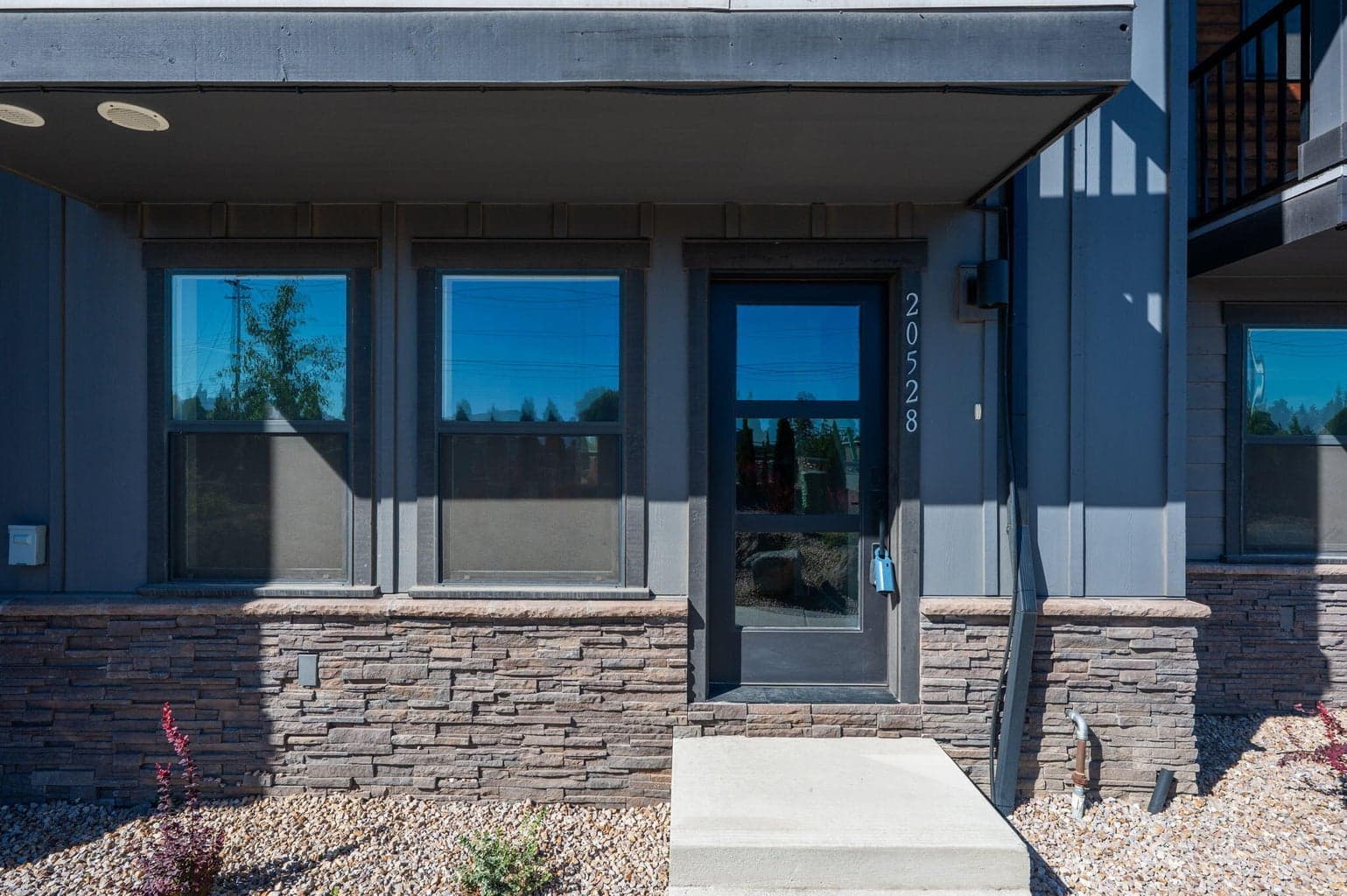 Photo of 20528 Empire Avenue 3 of 36