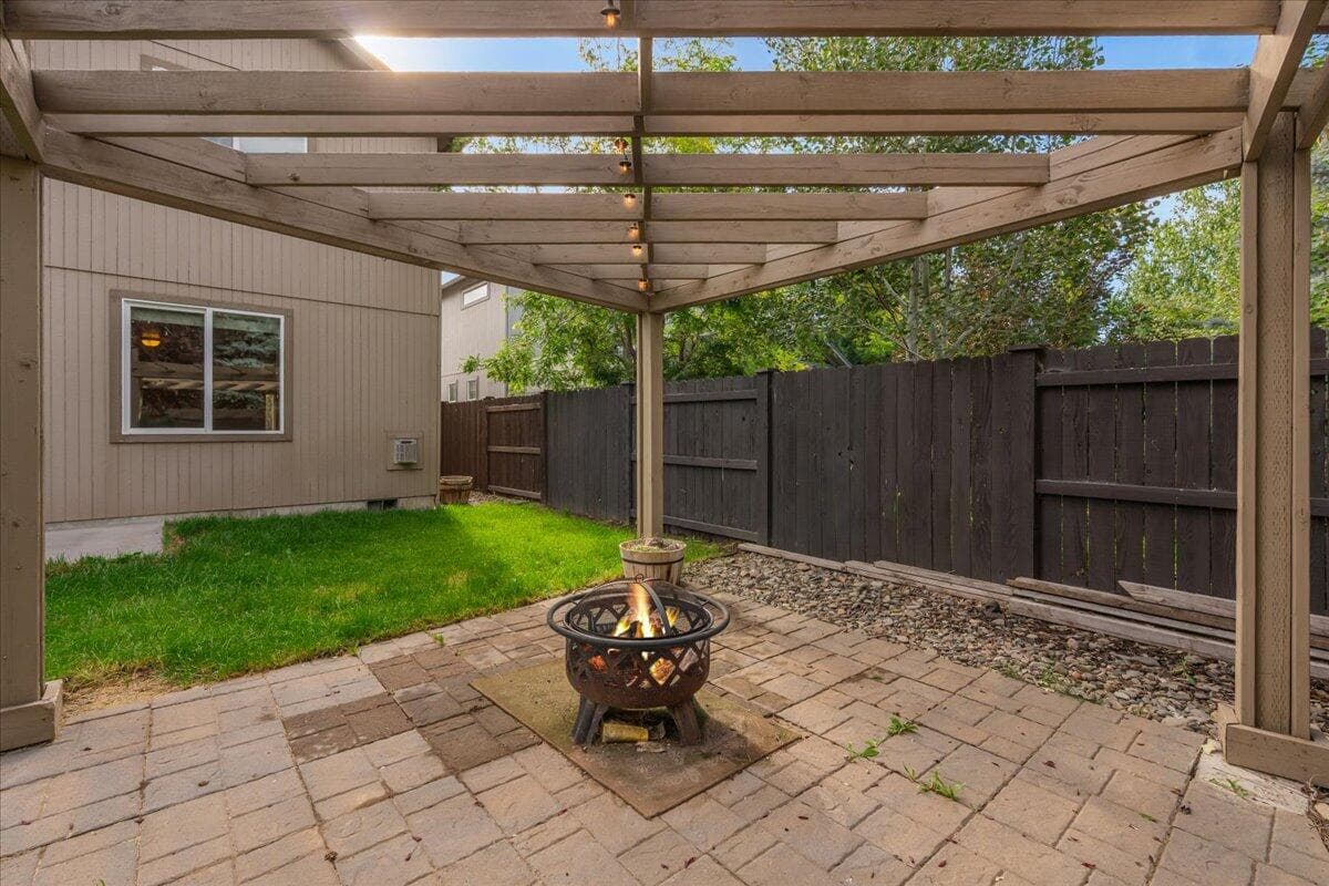 Cozy Firepit Area