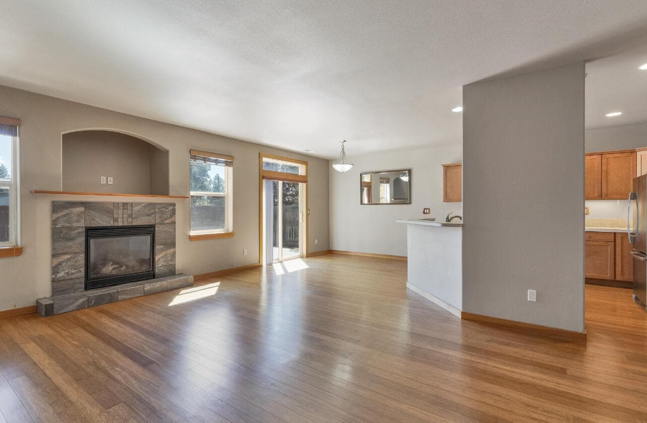 Photo of 1609 W Carson Avenue 11 of 22