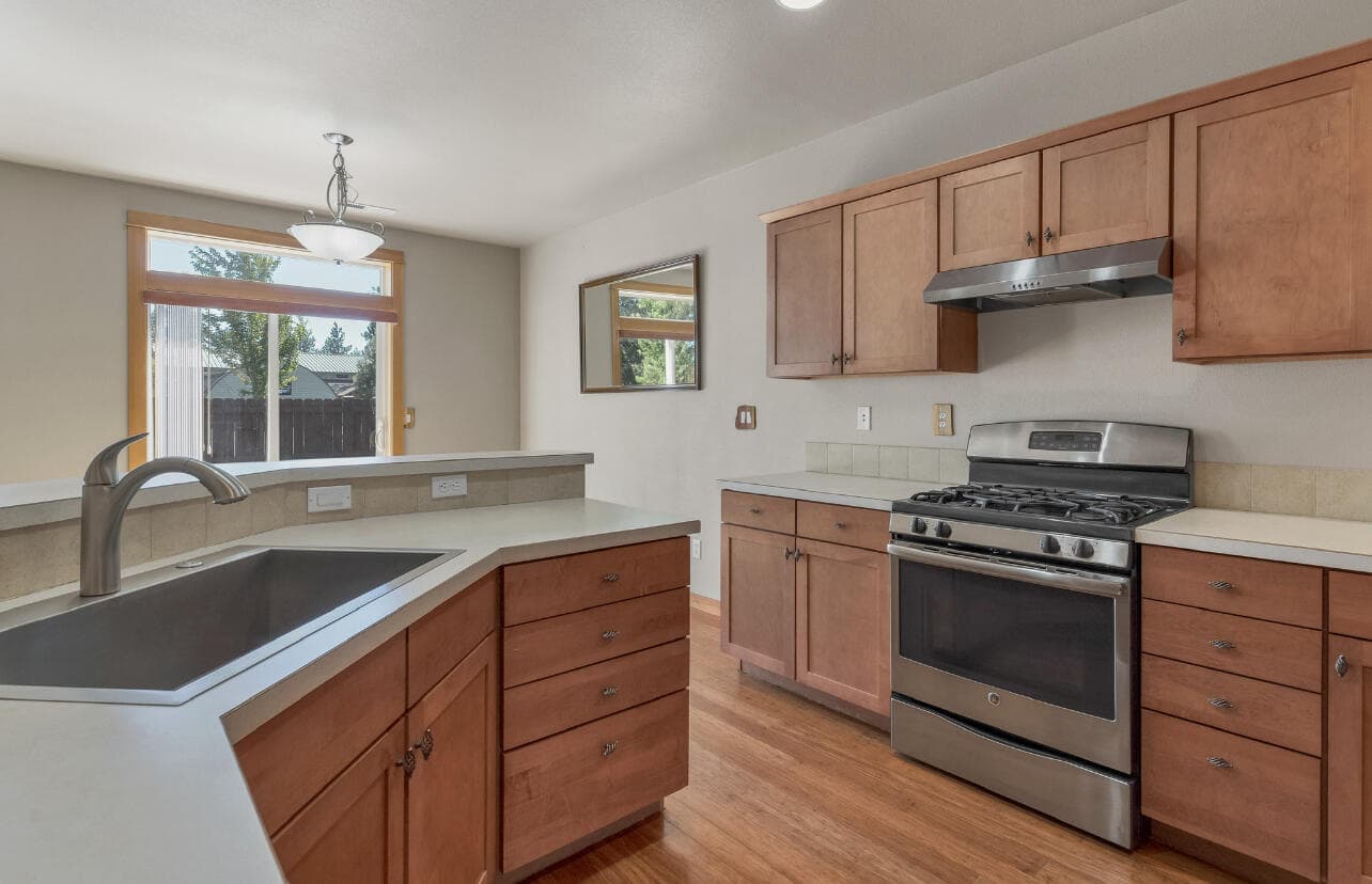 Photo of 1609 W Carson Avenue 12 of 22