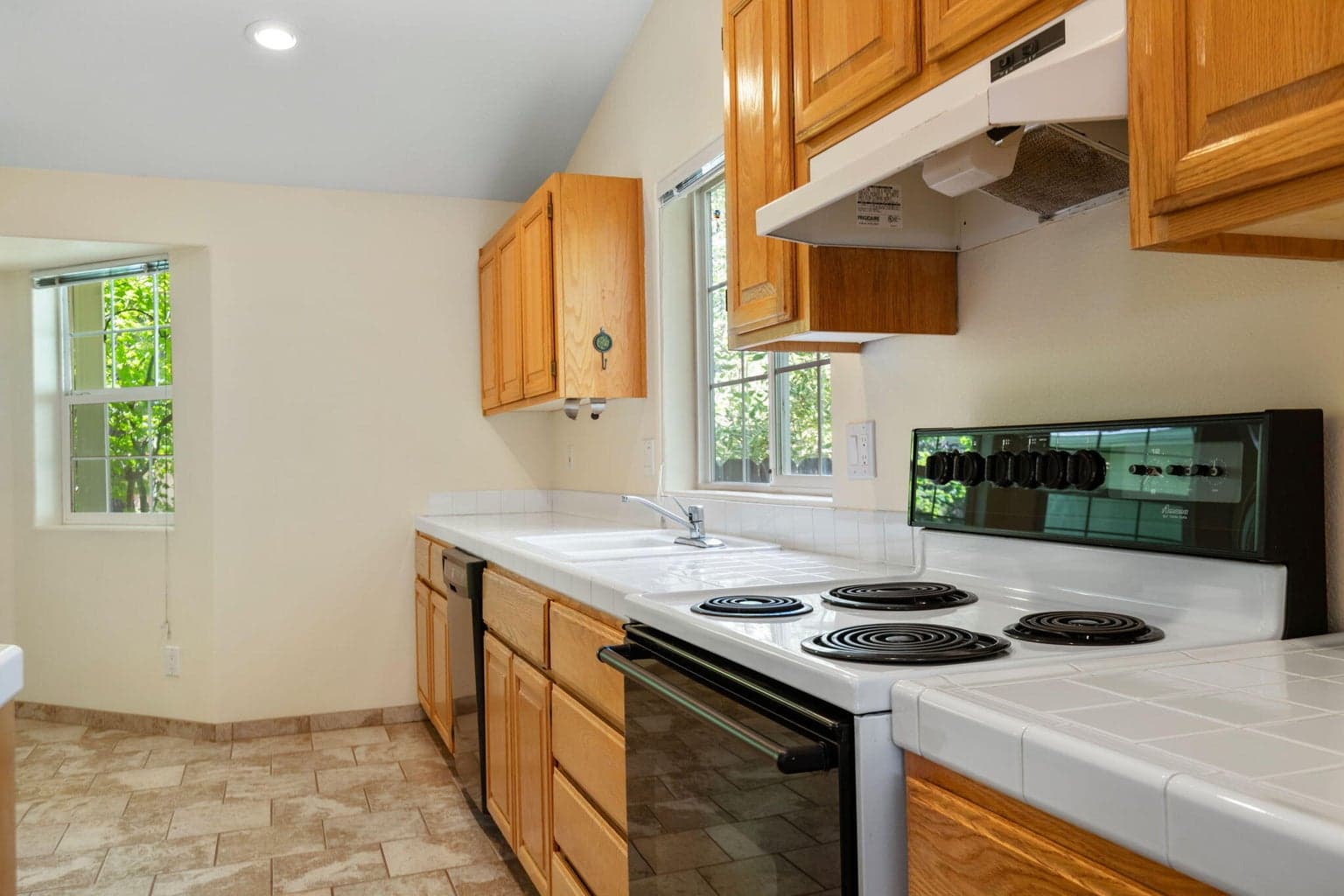 Photo of 527 SW Forest Grove Drive 8 of 22