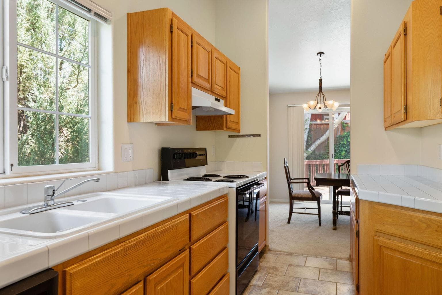 Photo of 527 SW Forest Grove Drive 9 of 22