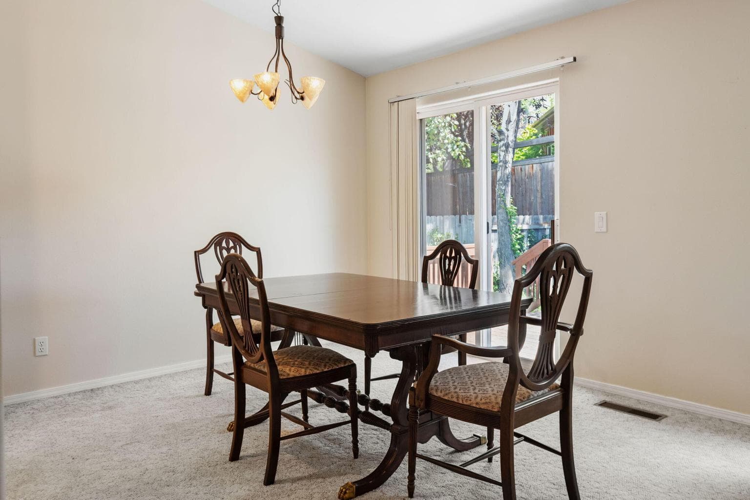 Photo of 527 SW Forest Grove Drive 6 of 22