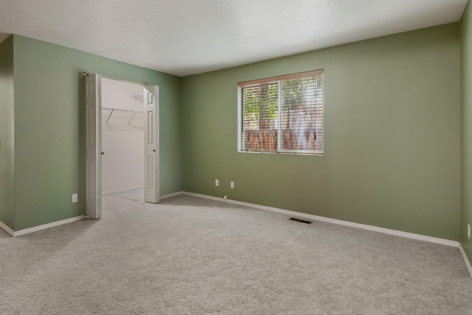 Photo of 527 SW Forest Grove Drive 11 of 22