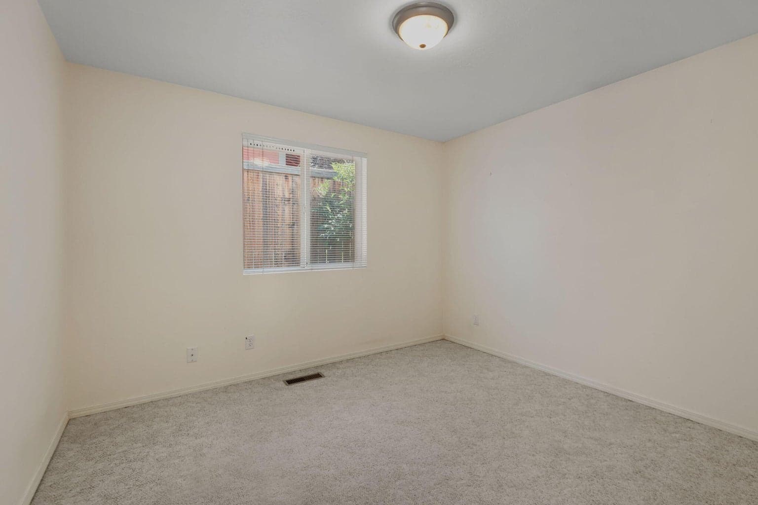 Photo of 527 SW Forest Grove Drive 17 of 22